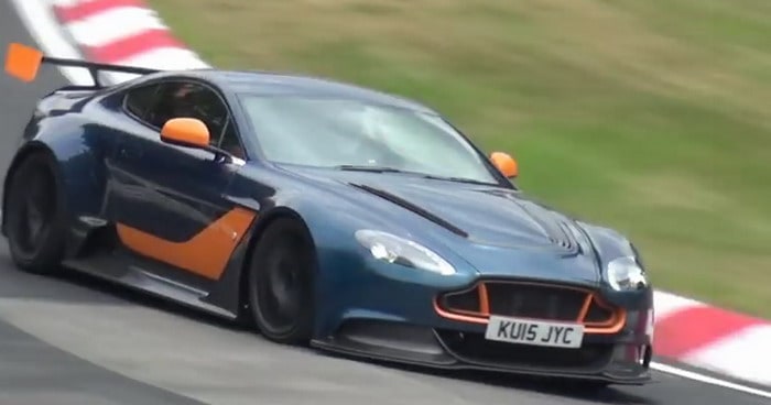فيديو : نسخة أستون مارتن GT12 النادرة المرخصة للطرق تظهر علي النربرجرينج