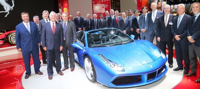 فيراري 488 سبايدر المكشوفة تلقي تحية الانطلاق من فرانكفورت 2015