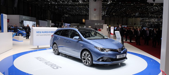 تويوتا أوريس المحسنة تحصل علي محرك 1.2 لتر تيربو في جنيف 20150303