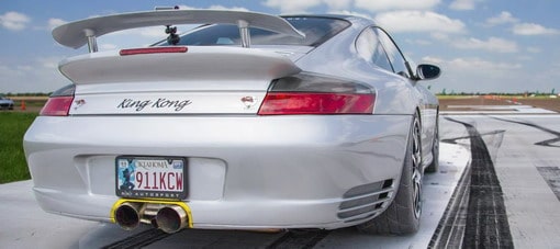 فيديو: بورشه 911 متوحشة بقوة 1500 حصان تنزلق عجلاتها على سرعة 290 كم/س