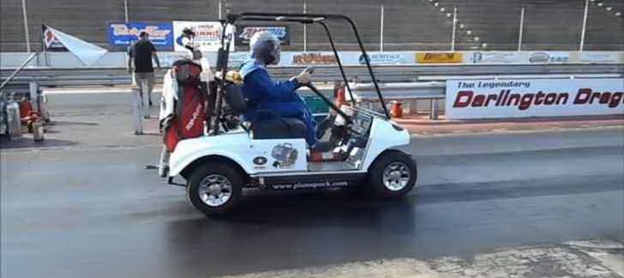 فيديو : أسرع عربة جولف في العالم تبدو غير آمنة علي الإطلاق علي سرعة 189 كم