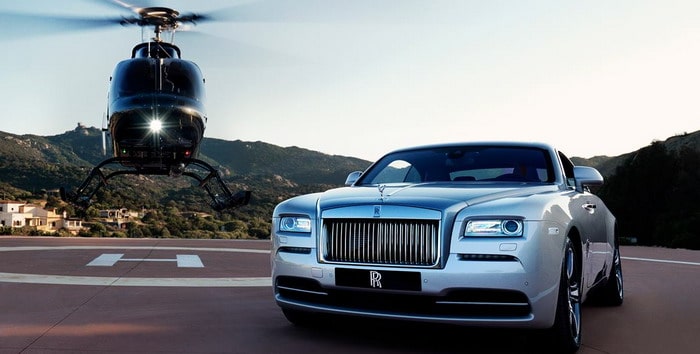 رولزرويس ريث وDawn يتألقان بالفضي والاخضر الزمردي تحت الشمس