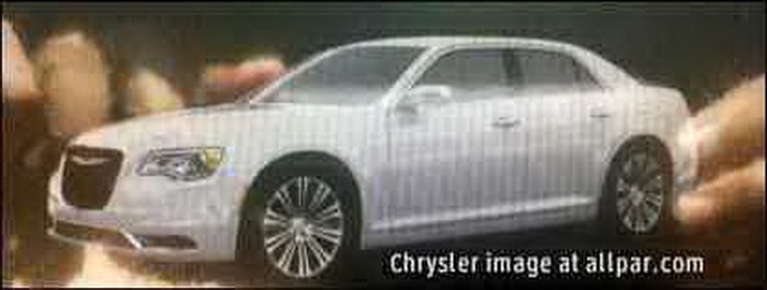 كرايسلر 300 المحسنة موديل 2015 تبدو في صور مسربة بتحديثات خارجية محدودة