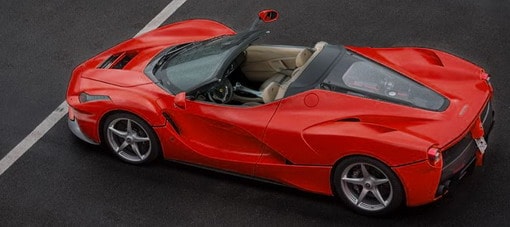فيراري لافيراري تفقد سقفها ألكترونيًا!!