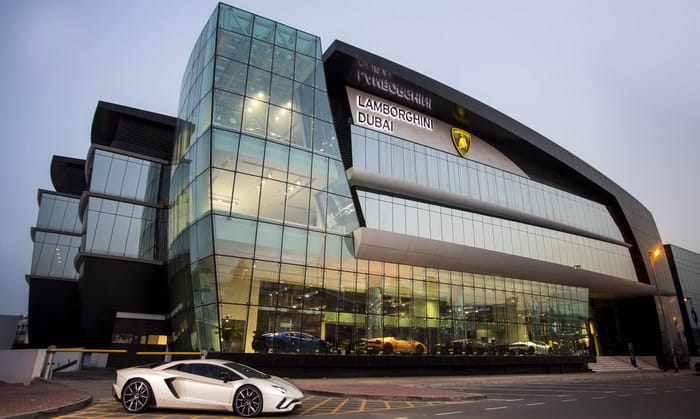لامبورجيني تفتتح أكبر صالة عرض لها . . وخمنوا أين توجد غير في دبي ؟!