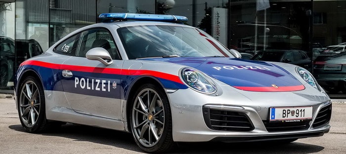 بورشة 911 تتحول لسيارة شرطة في النمسا