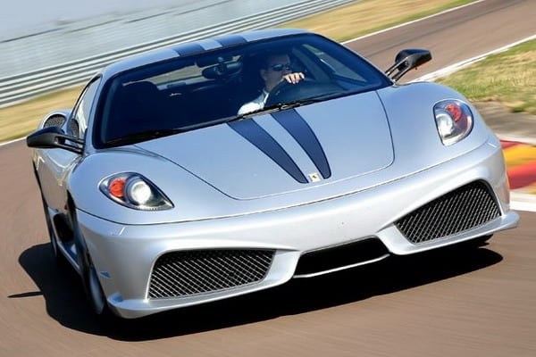 فيرارى تحضر لإطلاق 458 سكودريا في معرض فرانكفورت