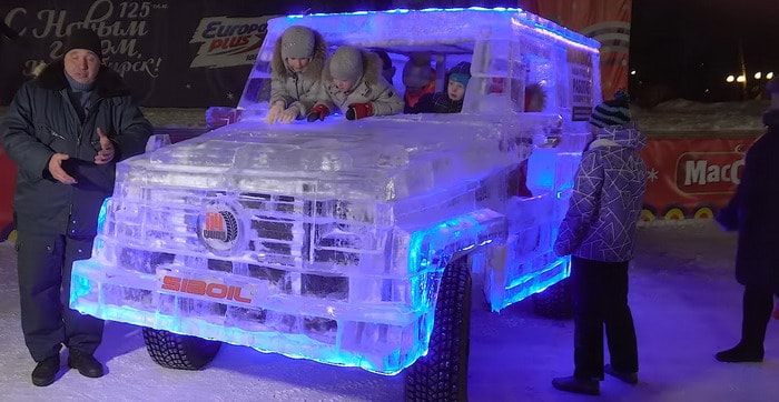 فيديو : مرسيدس GClass تتحول لسيارة حقيقية مصنوعة من الثلج في روسيا