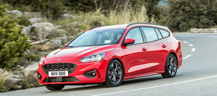 فورد فوكاس STLine وVignale 2019 بلون أحمر مثير