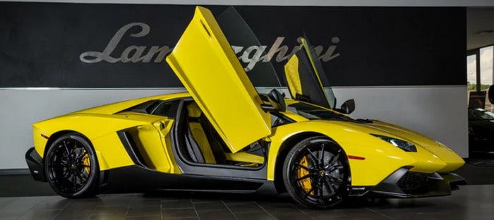 لامبورجيني أفينتادور 50th Anniversario النادرة للبيع بسعر خاص