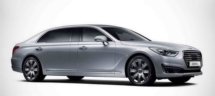 جينيسيس EQ900L تقدم بطول اضافي يتفوق علي مرسيدس مايباخ SClass