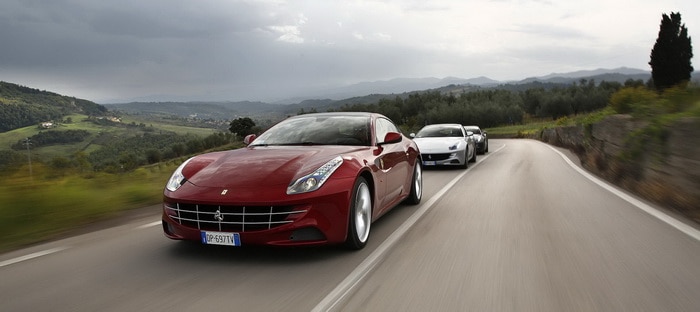 موكب من 4 سيارات فيراري FF يتحدي المواصفات القياسية بتعديلات حسب الطلب