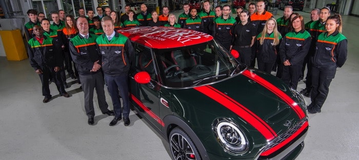 مصنع أكسفورد الخاص بسيارات ميني يحتفل بانتاج 3 مليون سيارة