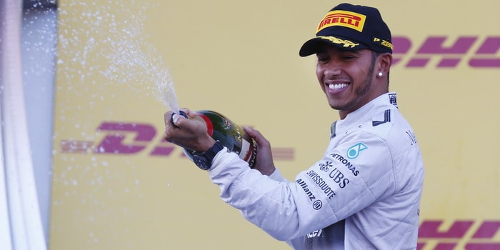 لويس هاميلتون يفوز بسباق روسيا، ومرسيدس تتوج ببطولة الصناع للمرة الأولى