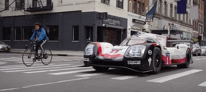 فيديو : بورشة 919 هايبرد السباقية تحتفل بالنصر في شوارع نيويورك