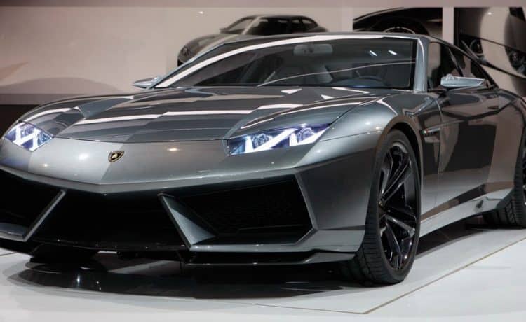 لامبورجيني تعمل على موديل جديد بأربعة ابواب لعام 2021