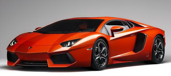 نوبة استدعاءات السيارات الفائقة تصل الإمارات مع لامبورحيني أفينتادور