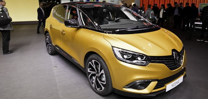 رينو سينيك تدمج خطوط التصميم الفاصلة بين الميني فان والكروس أوفر في جنيف 2016