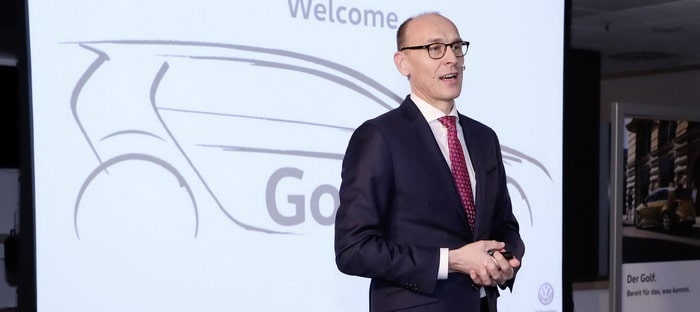 فولكس فاجن جولف 8 طراز 2019 تظهر في صورة تشويقية في اجتماع للموردين