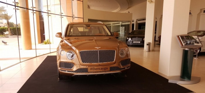 بنتلي بنتايجا تعرض في برج الحبتور بالإمارات بسعر مليون درهم
