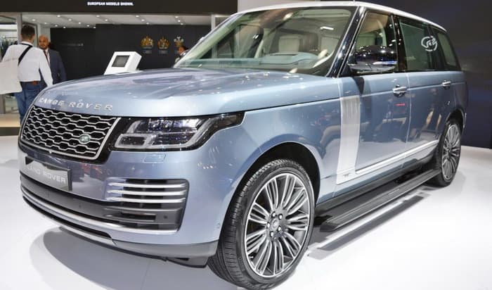 رانج روفر 2018 المحسنة تنطلق في معرض دبي للسيارات