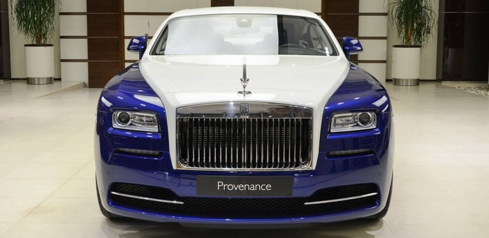 رولزرويس ريث الخاصة باللونين الأزرق والأبيض تخبركم بالكثير من الأسرار من أبوظبي