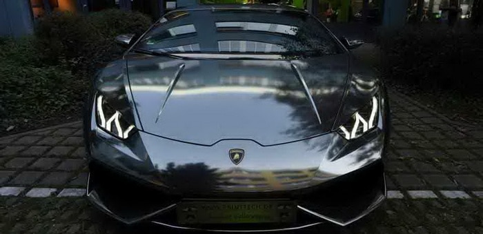 لامبورجيني هوراكان تخفي ملامحها بغطاء من الكروم الأسود