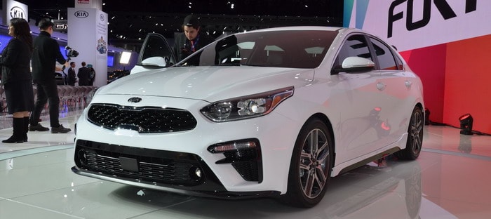 كيا سيراتو 2019 تصل في ديترويت بتصميم ستينجر وتكنولوجيا جديدة