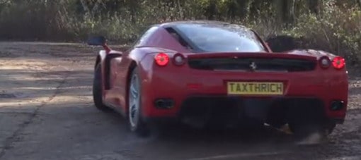 فيديو: مالك فيراري إنزو يستعرض قوتها بالتصوير البطئ