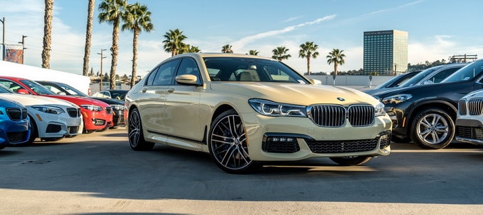 BMW Individual 750i M تأتي بلون عاجي أشبه بالتاكسي الألماني