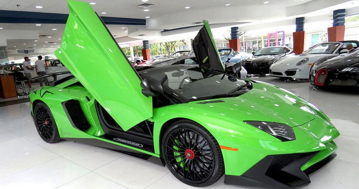 لامبورجيني أفينتادور SV باللون الأخضر فيردي مانتيس تعرض للبيع