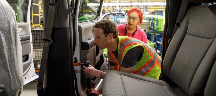 مارك زوكربيرج يساعد في تصنيع سيارات فورد F150 في مصنع ديربورن