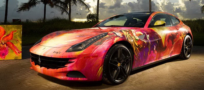 فنان يحول سيارة فيراري FF إلي لوحة فنية مبهرة تتحرك علي عجلات