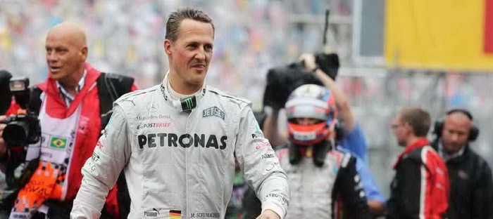 مرسيدس تعلن أنها لن تنهي تعاقدها مع مايكل شوماخر المصاب
