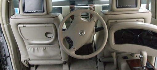 نيسان باترول معدلة لوضع عجلة القيادة فى الخلف !!