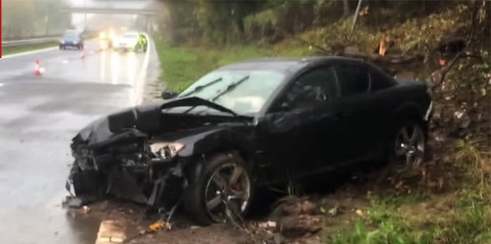 فيديو : مازدا RX8 تفقد السيطرة علي سرعة 110 كم وتتحطم علي جانب الطريق