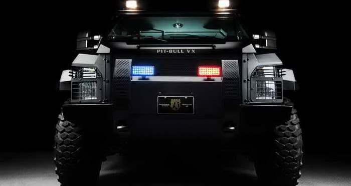 فورد F550 Swat Special مدرعة تعرض للبيع بسعر 300.000 دولار