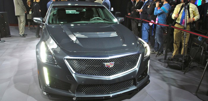كاديلاك CTSV 2016 تتطلع لمطاردة الموديلات السيدان الألمانية في ديترويت 2015