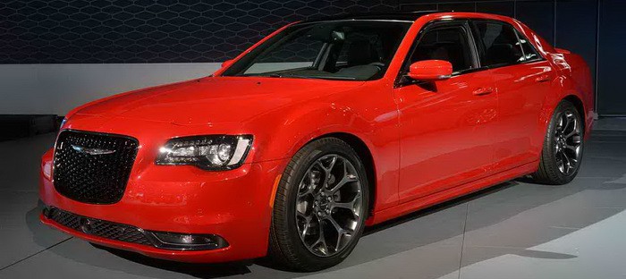 كرايسلر 300 موديل 2015 تتفاخر بمظهر أكثر غضباً في لوس أنجلوس 2014