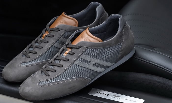 أستون مارتن تكشف عن أحذية جديدة بعلامتها الإنجليزية الخالصة