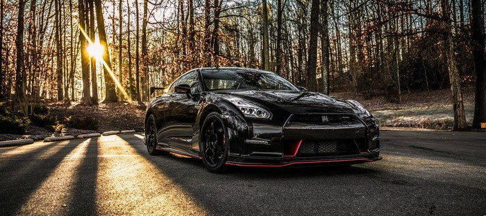 نيسان GTR نيسمو تبتسم للكاميرات بتصميم ياباني جريء وبسيط