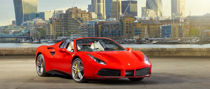 فيراري 488 سبايدر تنطلق في حدث خاص جداً في لندن بلون أحمر مثير