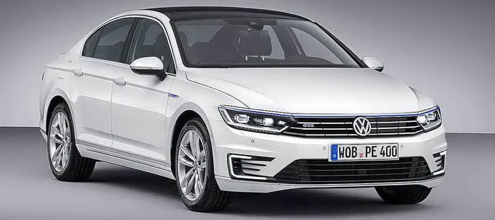 فولكس فاجن باسات GTE تكشف وجهها قبل ظهورها المرتقب في باريس