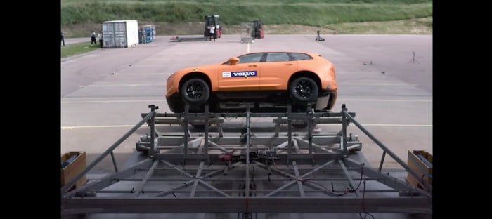 فيديو : فولفو تحطم موديل XC60 2018 فقط لتكتشف مستوي الأمان فيه