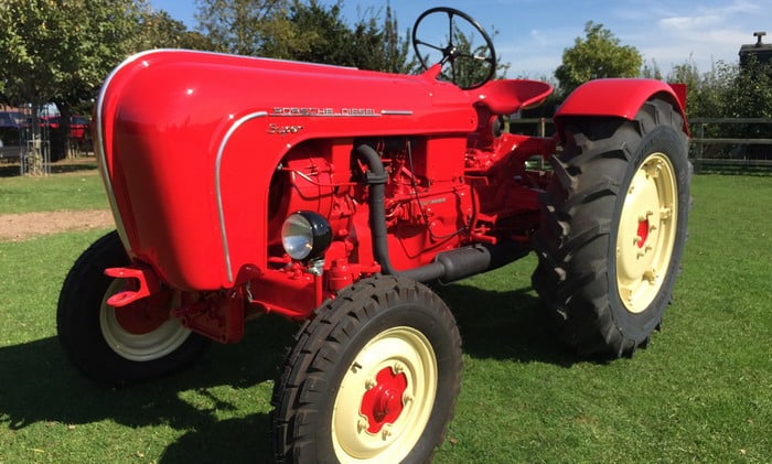 بورشه تقدم جرار زراعي موديل 1959 للباحثين عن جمع أي شيء قيم