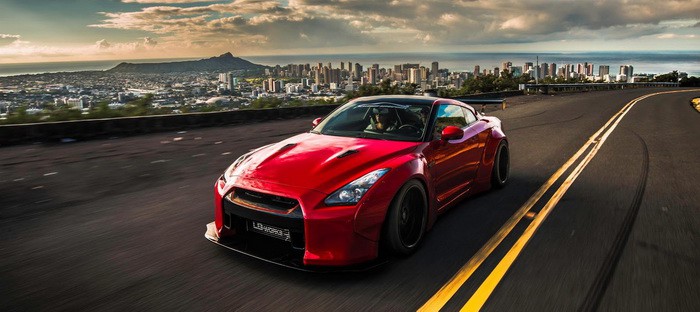 نيسان GTR جودزيلا البركانية تعود لهاواي في جلسة تصوير غير مسبوقة