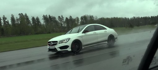 فيديو: مرسيدس CLA 45 AMG تصمد في تحدي أمام أودي R8