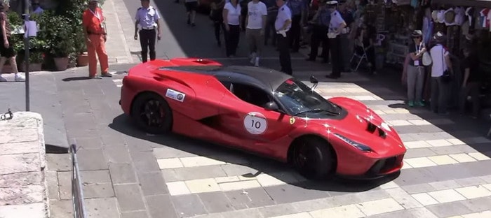 حدث فيراري Cavalcade 2015 يجمع 15 سيارة لافيراري معاً