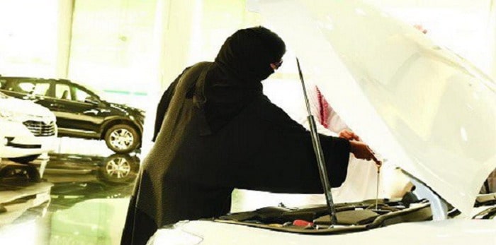 اتجاه لزيادة الحاق السعوديات بالعمل في مجال صيانة السيارات