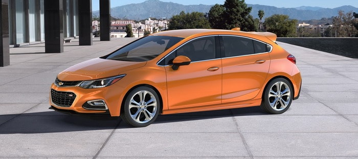 شيفروليه كروز 2017 الهاتشباك تظهر قبل العرض في ديترويت بمزيد من الجرأة